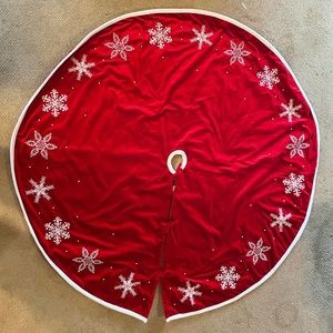 Christmas tree skirt